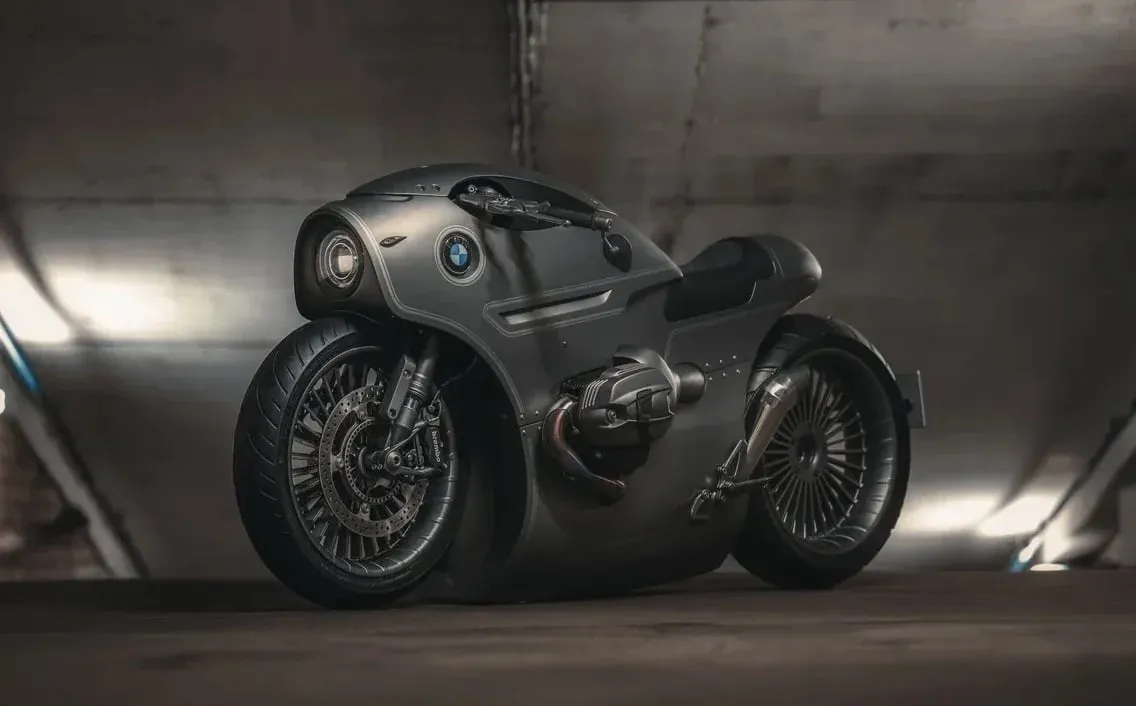 BMW R NINET 801 from the side